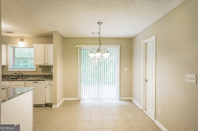 Building Photo - 6670 South Ave