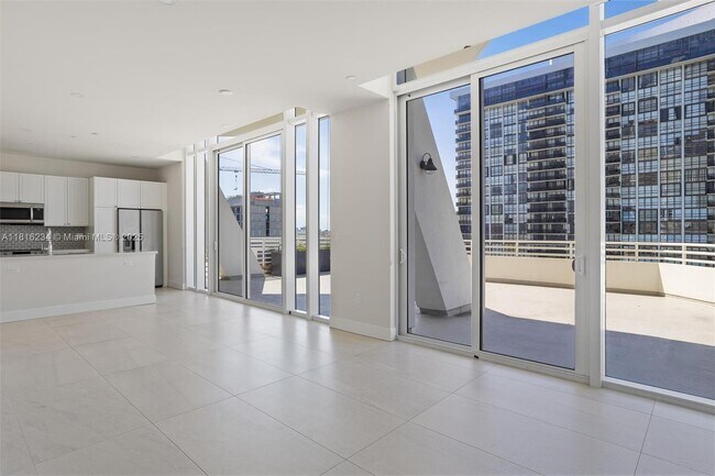 Foto del edificio - 555 NE 34th St