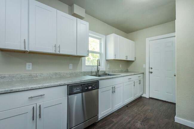 Foto del edificio - 2 Bedroom for Rent in Des Moines