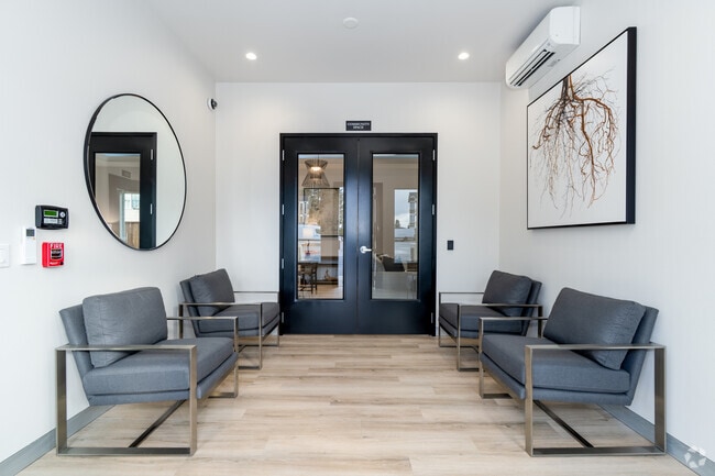 Lobby Photo - Sunlight Orchards