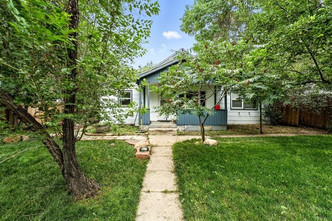 Old Town Lafayette Location! 4 bedrooms! Huge garage! - Old Town Lafayette Location! 4 bedrooms! Huge garage! House
