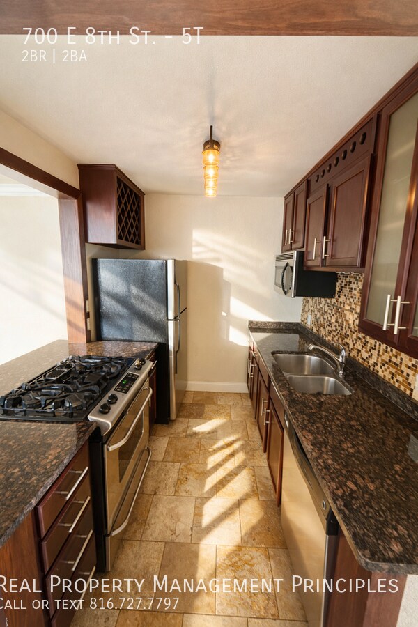 Foto del edificio - 700 E 8th St