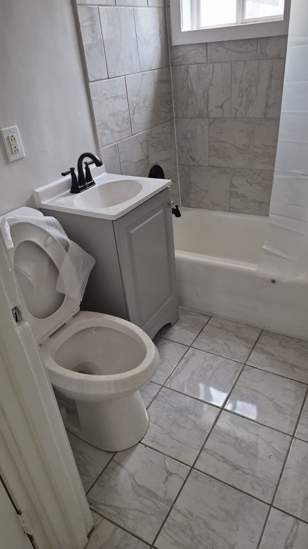 Foto del edificio - CHARMING SINGLE-FAMILY HOME IN GARY – AVAILABLE NOW!