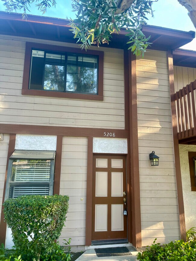 Building Photo - 5208 Berkshire Way