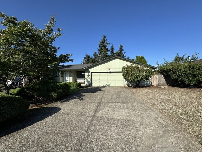 Building Photo - 2660 32nd St