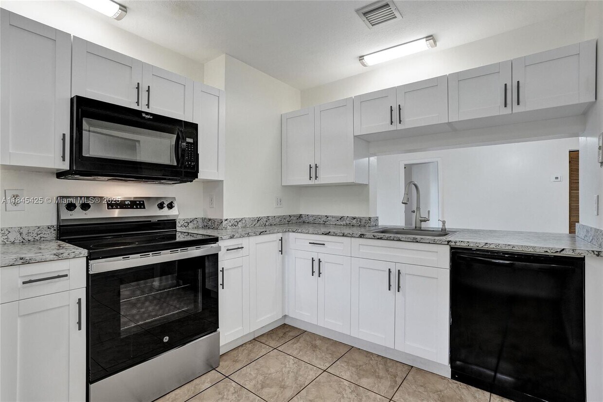Foto principal - 3515 NW 94th Ave