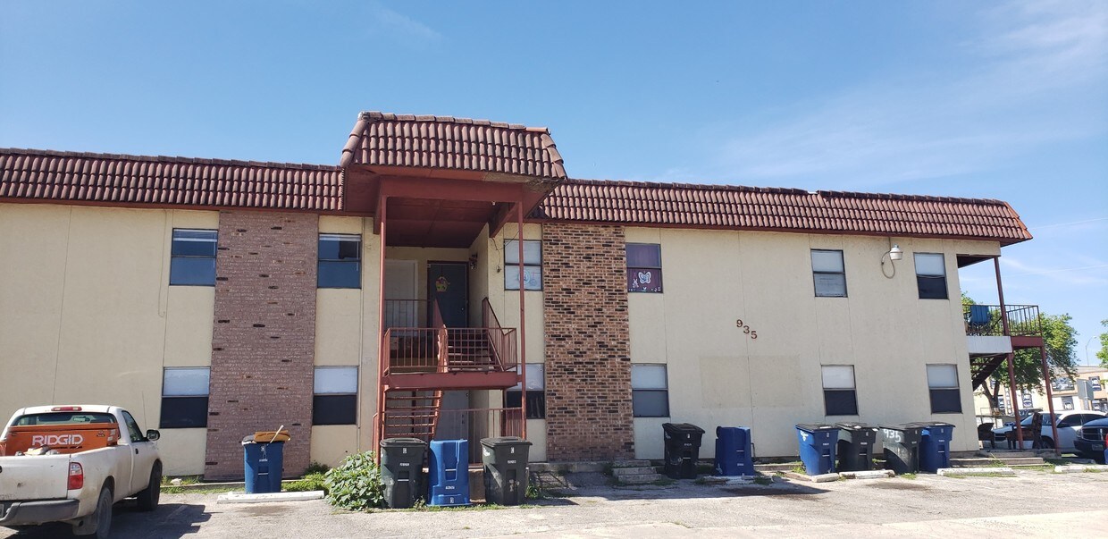 Primary Photo - 935 Linde Ave