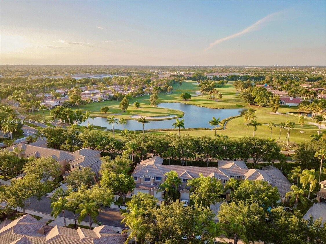 15811 SW 10th St, Pembroke Pines, FL 33027 Townhome Rentals in