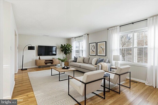 Foto del edificio - 4635 Linmar Ct