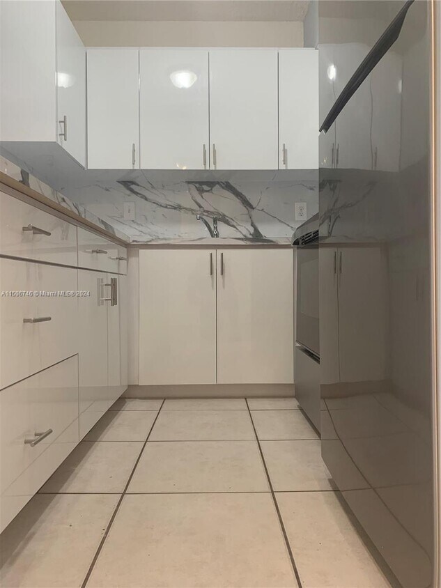 Primary Photo - 2710 W 66th St