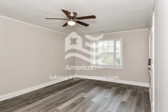 Building Photo - 613 Chesnut St