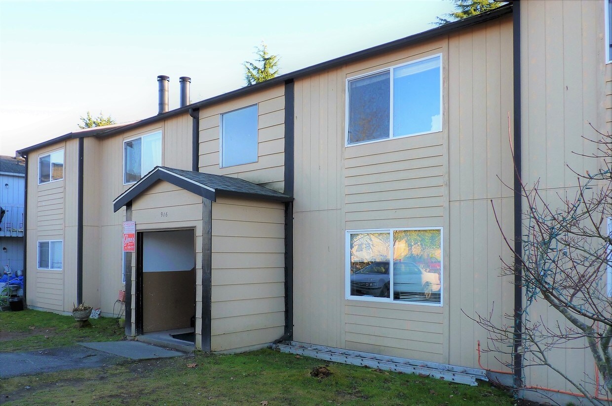 Foto principal - 916 75th St E