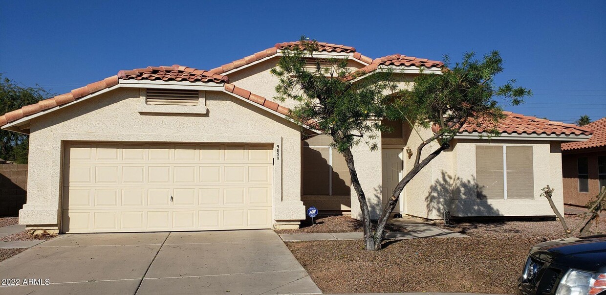 Primary Photo - 5850 W Glenview Pl