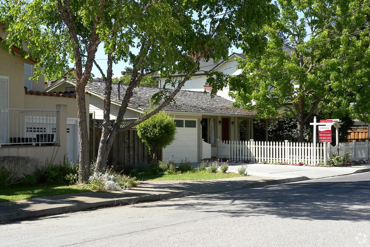 Foto del edificio - 915 Roble Ave