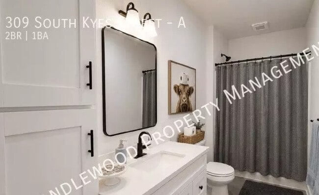Building Photo - 309 N Kyes St