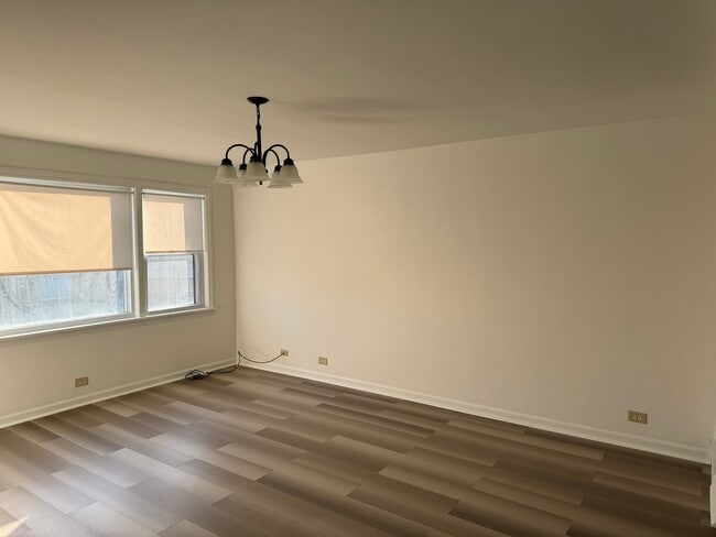 Foto del edificio - 5746 N Kimball Ave