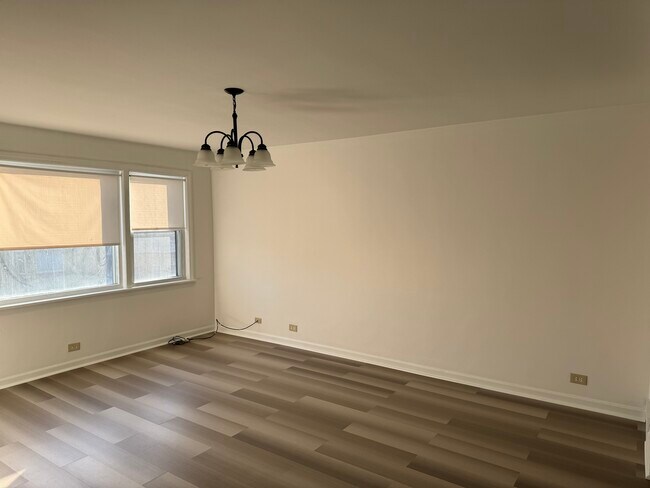 Building Photo - 5746 N Kimball Ave