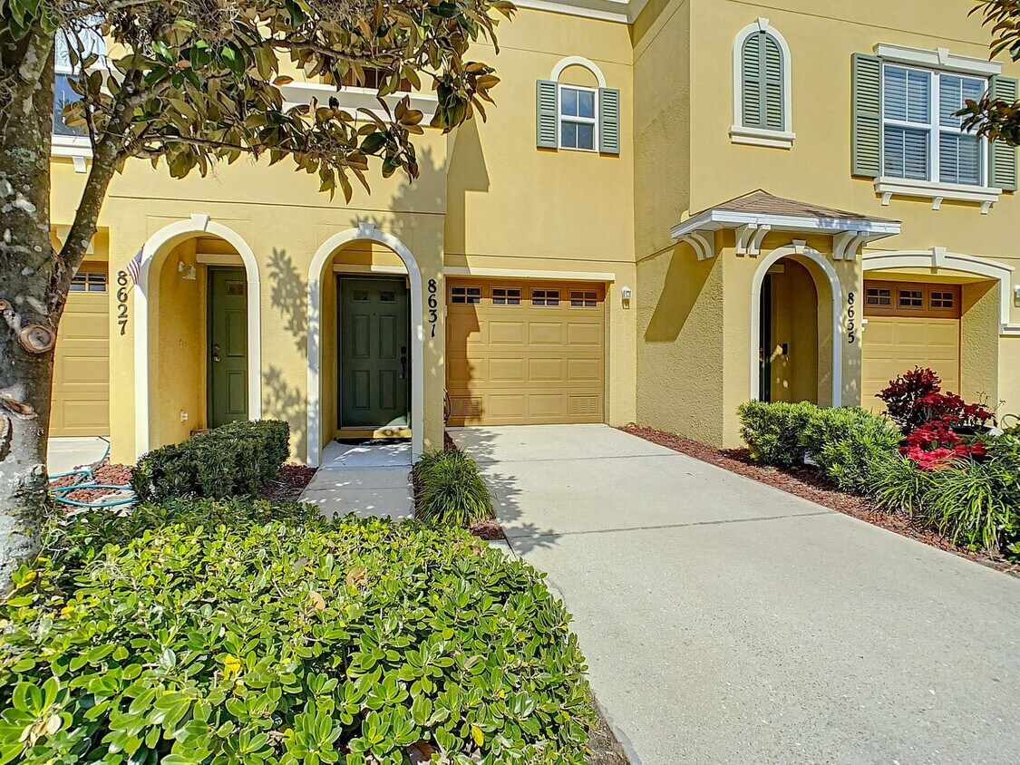 BEAUTIFULLY UPDATED 2 BED, 2.5 BATH CONDO IN WILLOWBROOK WITHIN LAKEWOOD RANCH - BEAUTIFULLY UPDATED 2 BED, 2.5 BATH CONDO IN WILLOWBROOK WITHIN LAKEWOOD RANCH