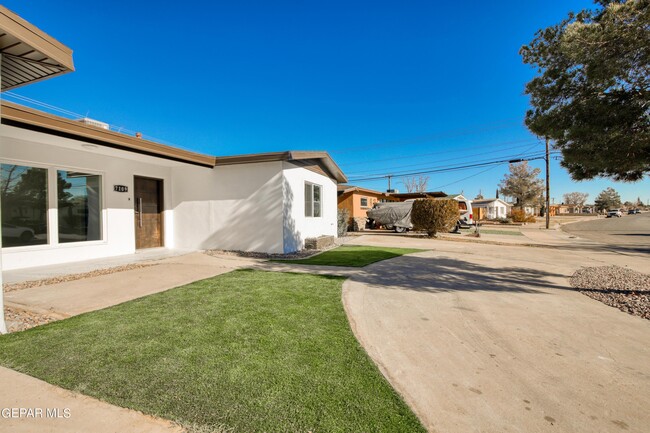 Building Photo - 7109 Parkland Dr
