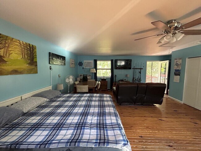 Foto del edificio - 15505 Breezy Point Ln