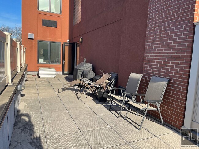 Building Photo - King Size One Bedroom Near All In LIC,NY