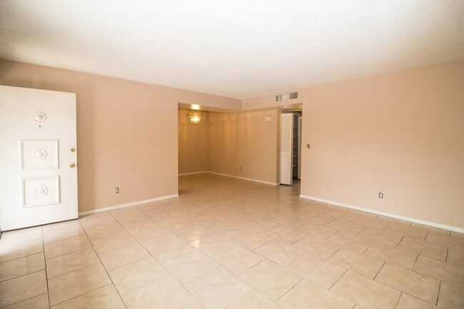 Foto del edificio - Amazing condo is now available in heart of Glendale $1550.00