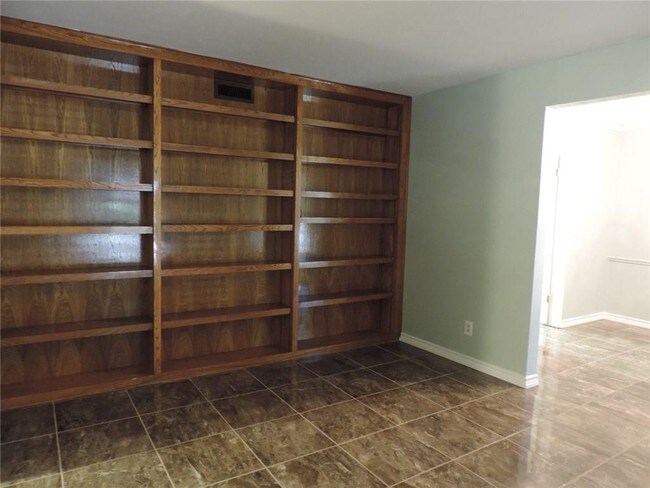Foto del edificio - 3401 Country Club Dr