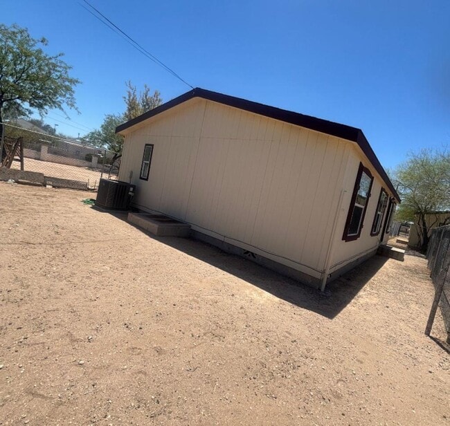 Building Photo - 1219 E 35th St