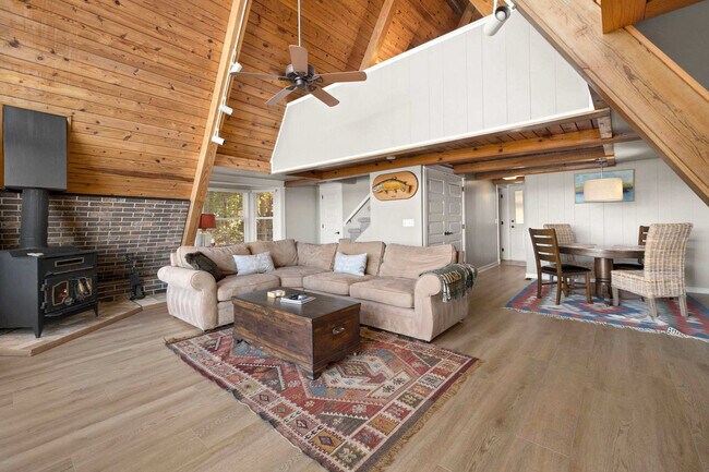 Building Photo - 9063 Mundell Rd