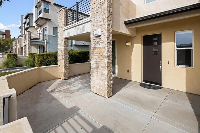 Foto del edificio - 370 Broadway Dr