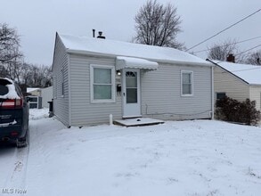 Building Photo - 990 Kelly Ave