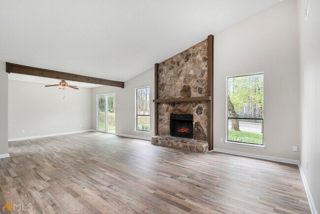 Foto del edificio - 4042 Sugar Mill Dr