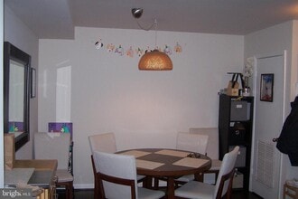 Building Photo - 1029 N Stuart St