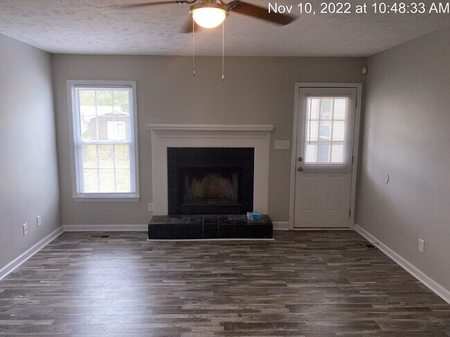 Foto del edificio - 640 Sugaridge Ln