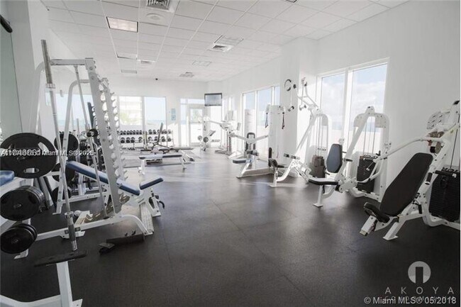 Foto del edificio - 6365 Collins Ave