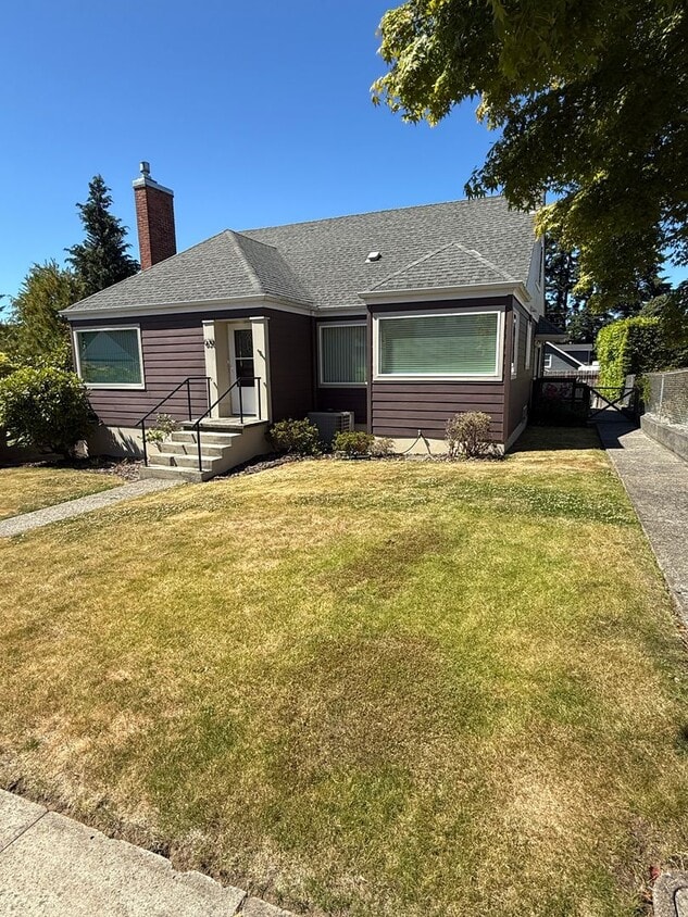 Primary Photo - Newly Remodeled 3 Bed/2 Bath in North Bend