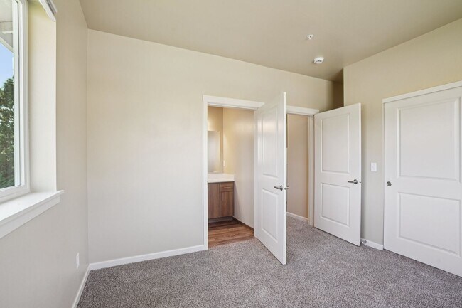 Interior Photo - LIBERTY CREST APARTMENTS