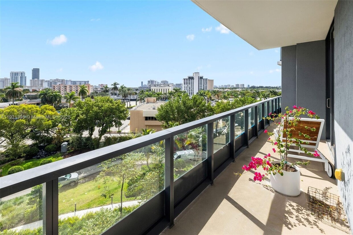 Foto principal - 101 Diplomat Pkwy