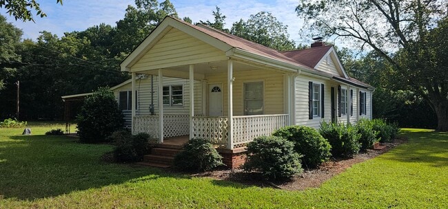 Building Photo - Cutie in the Country