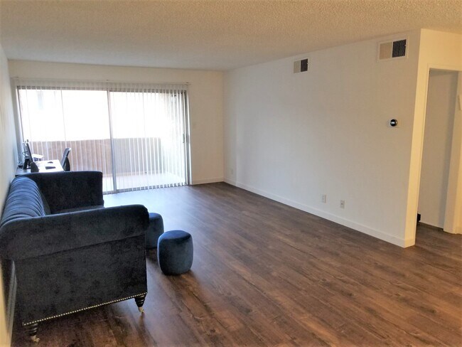 Building Photo - 5266 Corteen Pl