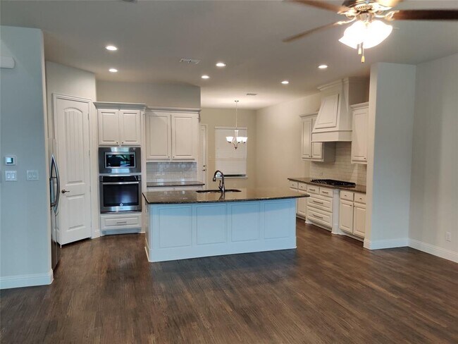 Building Photo - 2412 Holland Grove