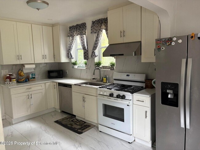 Building Photo - 9 Front St