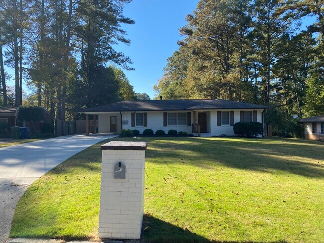 Building Photo - 2293 Country Club Dr SW
