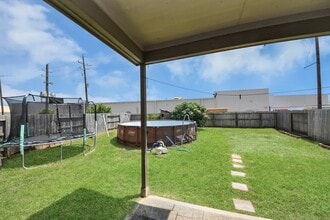 Building Photo - 15802 Sunny Stone Dr