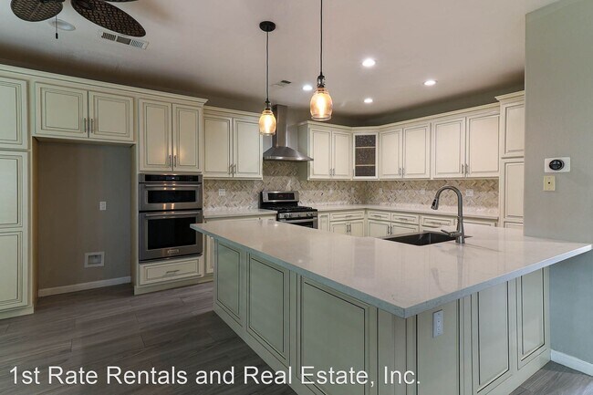 Building Photo - 4 br, 2.5 bath House - 22429 Hawthorn Ave