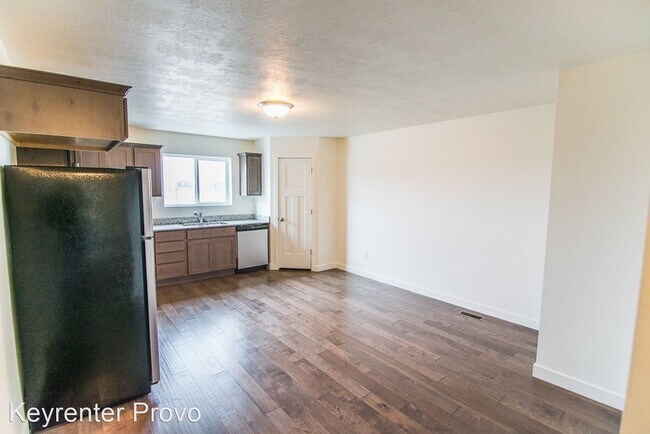 Building Photo - 3 br, 2.5 bath House - 108 E 630 N