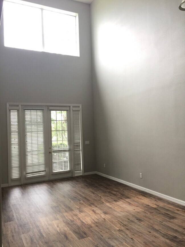 Foto del edificio - Updated 3 Bedroom Townhome in the Arbor Meadows Gated Community