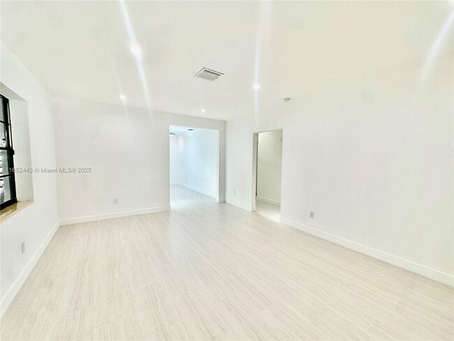 Foto del edificio - 3525 SW 92nd Ave