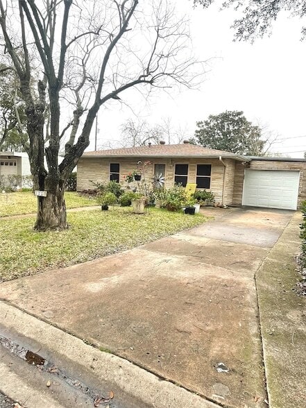 Building Photo - 121 Albacore Ave