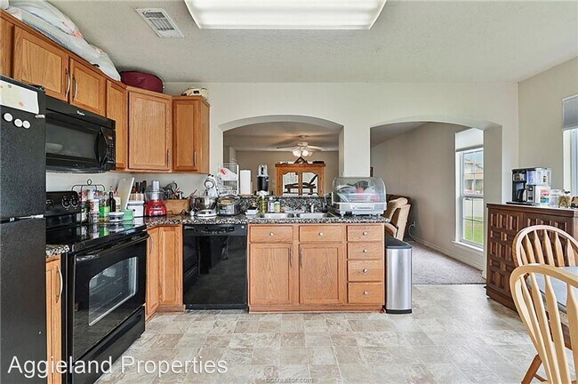 Building Photo - 4 br, 3 bath House - 4001 Southern Trace